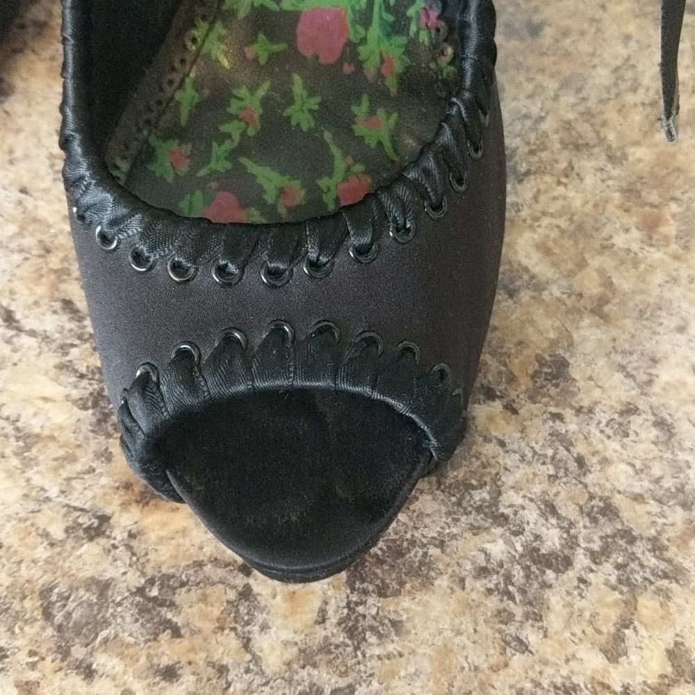 Betsey Johnson shoes - Picture 4 of 7